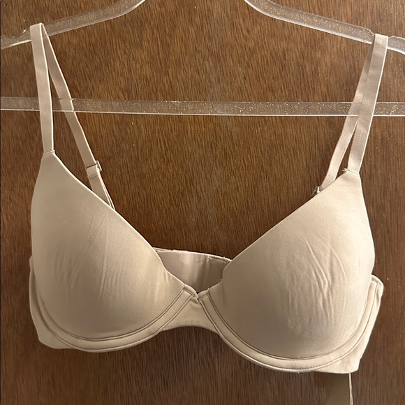 Skims Everybody Scoop Plunge Bra - Picture 5 of 9